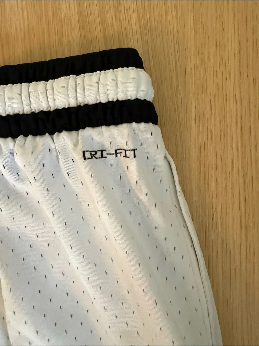 Jordan Men’s White/Black Basketball Shorts Size L